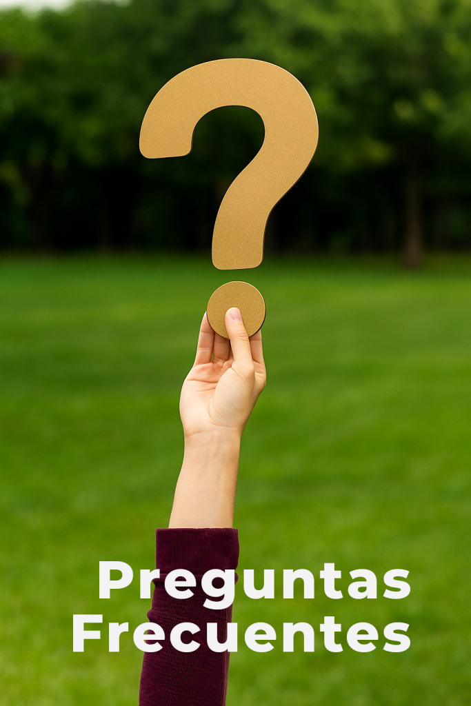 Mano levantando un signo de interrogación dorado, representando las preguntas frecuentes sobre Sea Moss en Chile